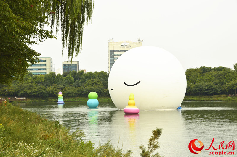 “超級月亮”點亮首爾夜空