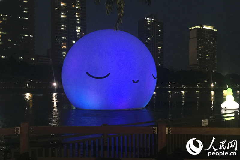 “超級月亮”點亮首爾夜空