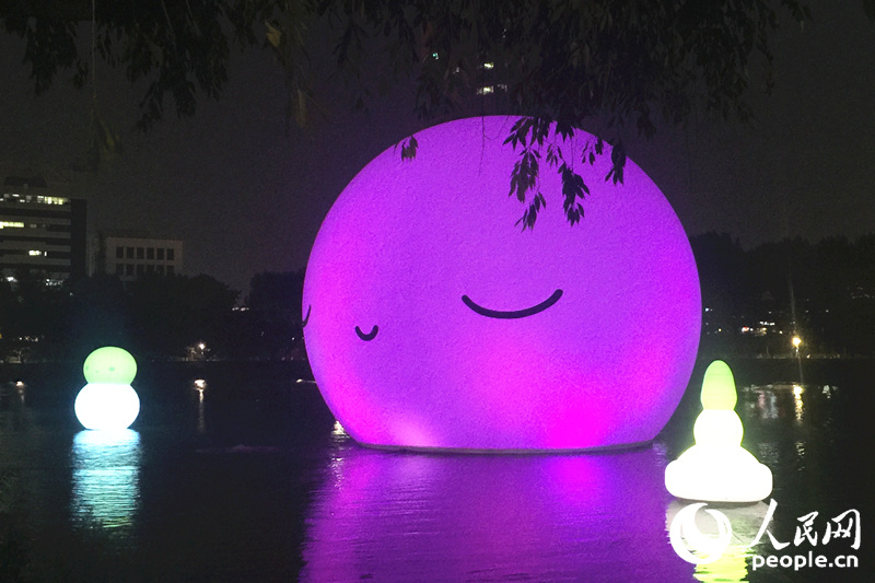 “超級月亮”點亮首爾夜空