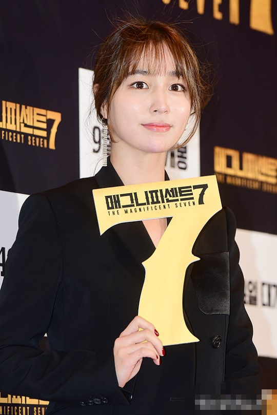 李秉憲攜新作《豪勇七蛟龍》強勢歸來 妻子李珉廷現身支持【組圖】