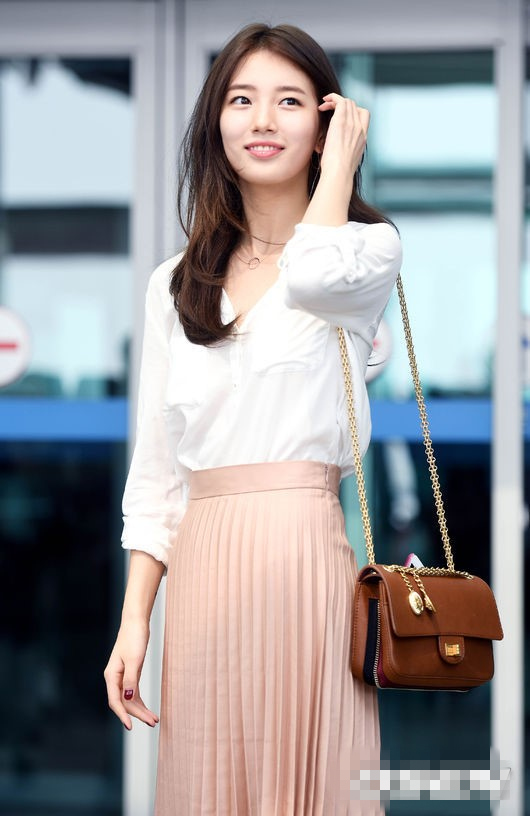 李敏鎬女友秀智小清新范兒現身機場 清純無敵完美詮釋“初戀女神”【組圖】