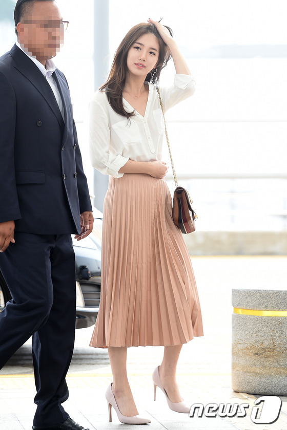 李敏鎬女友秀智小清新范兒現身機場 清純無敵完美詮釋“初戀女神”【組圖】