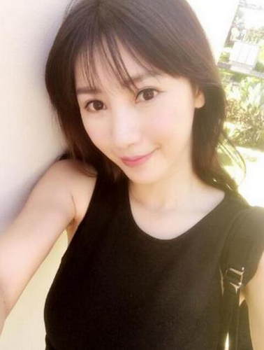 柳巖穿黑裙自拍 網友：再好看就要成仙女了（組圖）