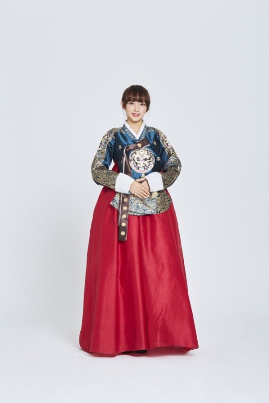 迎中秋！Red Velvet宇宙少女鄭多彬穿韓服送祝?！窘M圖】