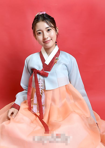 迎中秋！Red Velvet宇宙少女鄭多彬穿韓服送祝?！窘M圖】