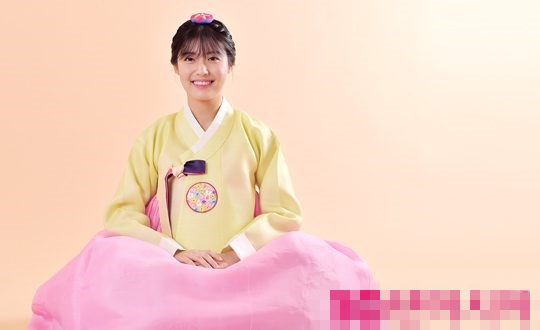 迎中秋！Red Velvet宇宙少女鄭多彬穿韓服送祝?！窘M圖】