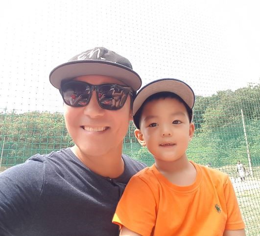 謝霆鋒中秋節曬全家福 這些韓星也帶家人來秀幸?！窘M圖】