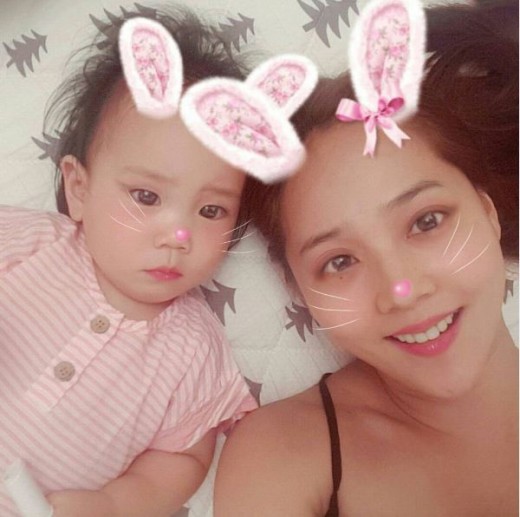 謝霆鋒中秋節曬全家福 這些韓星也帶家人來秀幸?！窘M圖】