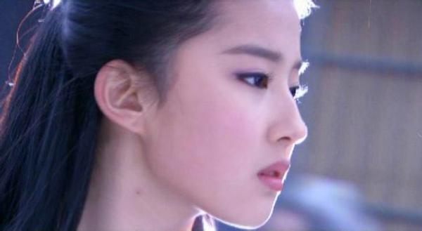 少女時代允兒宋慧喬古力娜扎楊冪 中韓女星誰才是側顏女神【組圖】