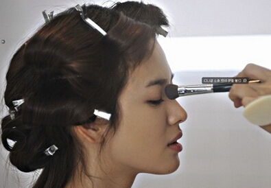 少女時代允兒宋慧喬古力娜扎楊冪 中韓女星誰才是側顏女神【組圖】