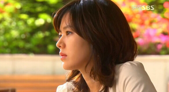 少女時代允兒宋慧喬古力娜扎楊冪 中韓女星誰才是側顏女神【組圖】