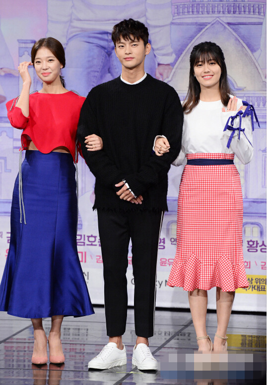 《購物王路易》接檔《W-兩個世界》將播 徐仁國亮相發布會宣傳【組圖】