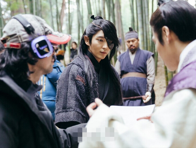 《步步驚心：麗》有愛片場照全盤點 李準基姜河那伯賢搞笑賣萌【組圖】