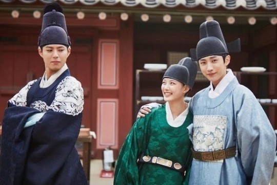 《云畫的月光》片場照集錦 “傲嬌王世子”樸寶劍呆萌又體貼【組圖】