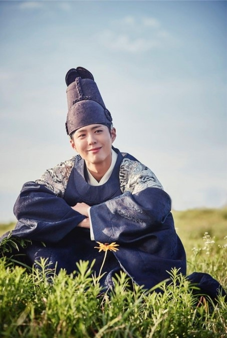 《云畫的月光》片場照集錦 “傲嬌王世子”樸寶劍呆萌又體貼【組圖】