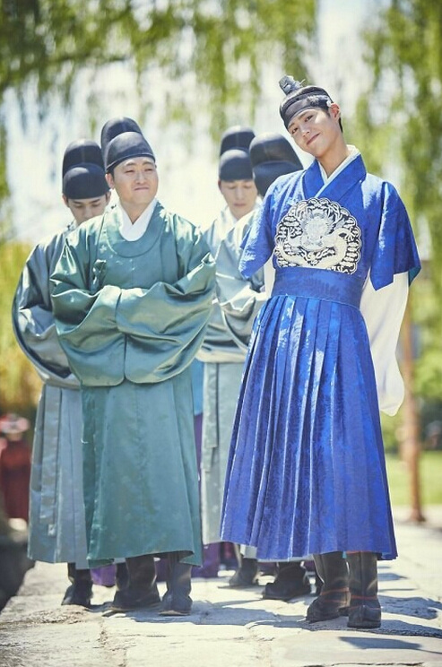 《云畫的月光》片場照集錦 “傲嬌王世子”樸寶劍呆萌又體貼【組圖】