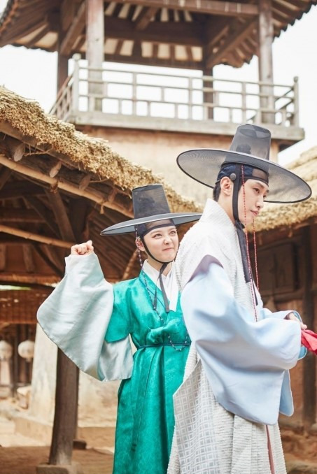 《云畫的月光》片場照集錦 “傲嬌王世子”樸寶劍呆萌又體貼【組圖】