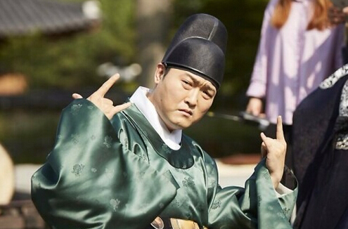 《云畫的月光》片場照集錦 “傲嬌王世子”樸寶劍呆萌又體貼【組圖】