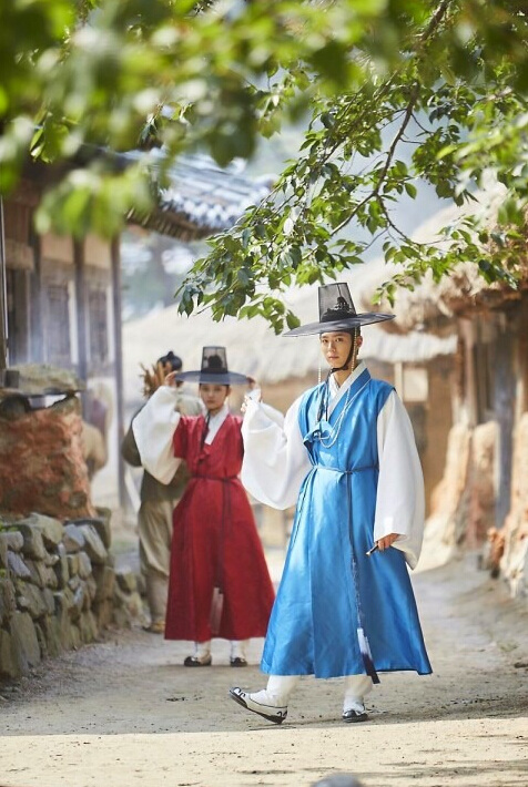 《云畫的月光》片場照集錦 “傲嬌王世子”樸寶劍呆萌又體貼【組圖】