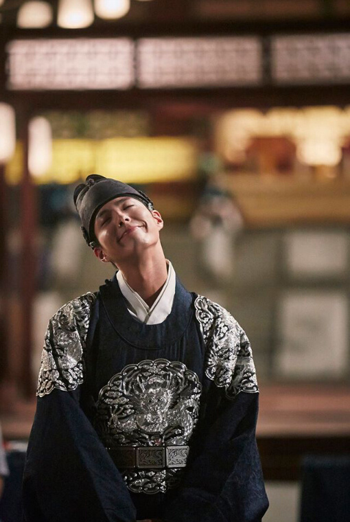 《云畫的月光》片場照集錦 “傲嬌王世子”樸寶劍呆萌又體貼【組圖】