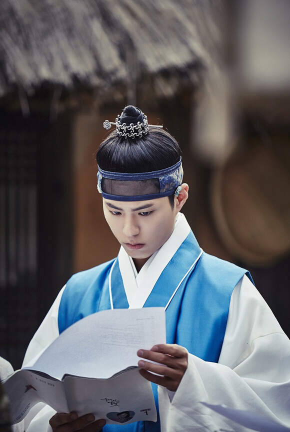 《云畫的月光》片場照集錦 “傲嬌王世子”樸寶劍呆萌又體貼【組圖】