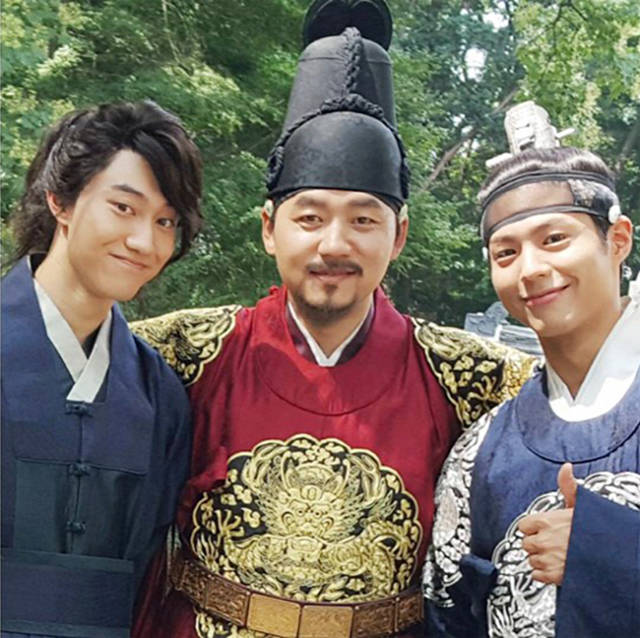 《云畫的月光》片場照集錦 “傲嬌王世子”樸寶劍呆萌又體貼【組圖】