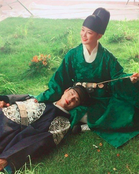 《云畫的月光》片場照集錦 “傲嬌王世子”樸寶劍呆萌又體貼【組圖】