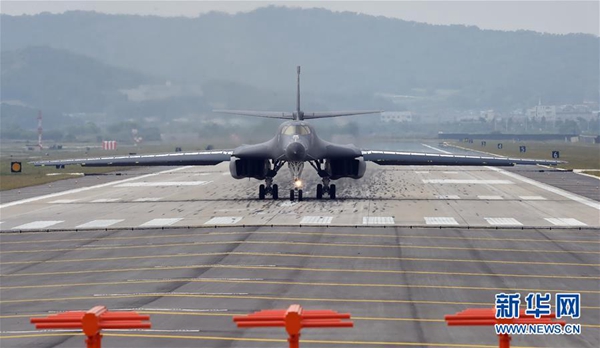 9月21日，美軍B-1B轟炸機在美軍駐韓國烏山空軍基地著陸。駐韓美軍司令部21日發表聲明，證實美軍B-1B轟炸機當天飛抵韓國，并稱這是韓美為加強同盟采取的第一階段軍事措施。 新華社/紐西斯通訊社
