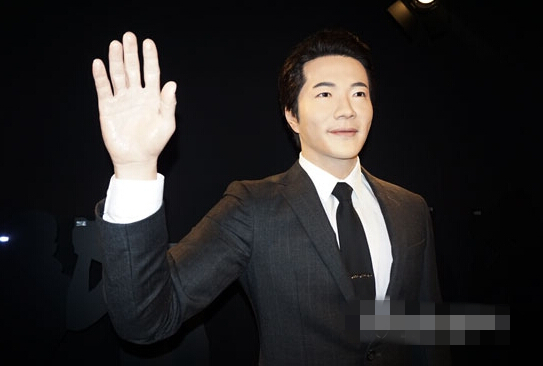 像不像？王凱蠟像揭幕 李準基權志龍樸信惠等明星蠟像丑哭【組圖】