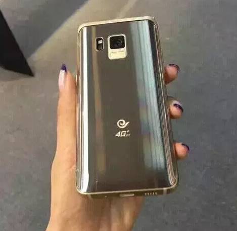 能買四部iPhone7！三星翻蓋土豪機W2017真機曝光（組圖）