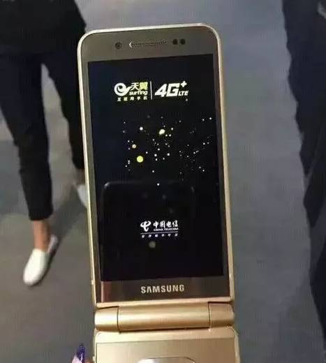 能買四部iPhone7！三星翻蓋土豪機W2017真機曝光（組圖）