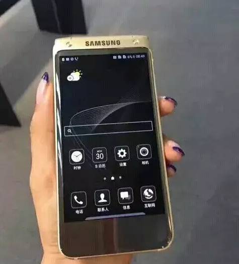 能買四部iPhone7！三星翻蓋土豪機W2017真機曝光（組圖）