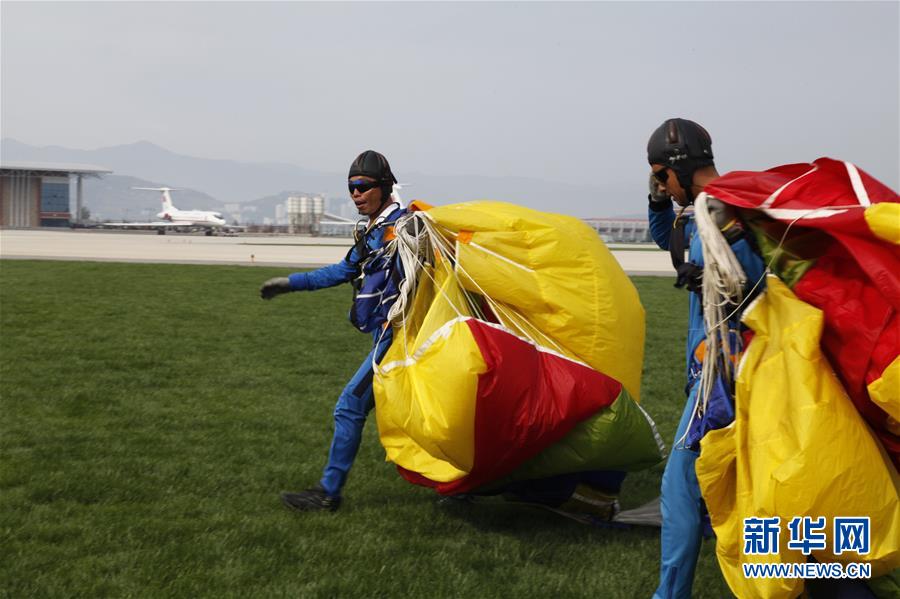 朝鮮航空展進入第二日（圖）