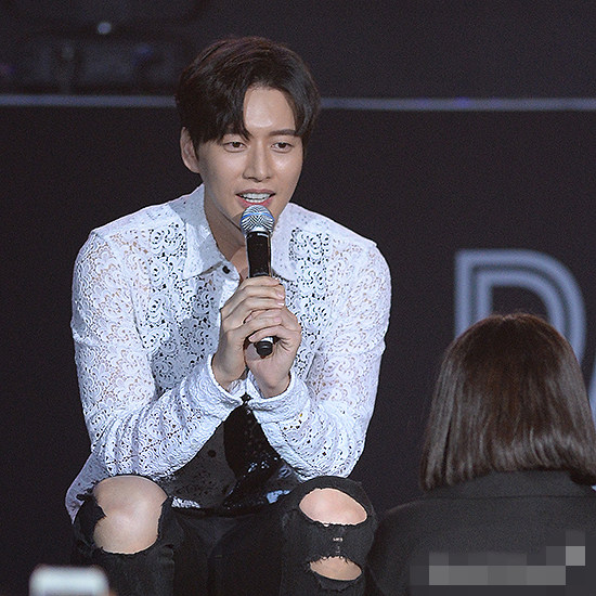 樸海鎮舉行粉絲俱樂部創建儀式 與2000余名粉絲度過難忘時光【組圖】