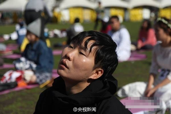 大學新生裝死大賽笑翻全場 韓國發呆比賽被指“奇葩”【組圖】