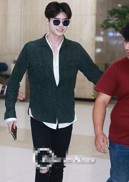 李鐘碩韓孝珠同現身機場《W-兩個世界》后再同框笑容滿滿【組圖】