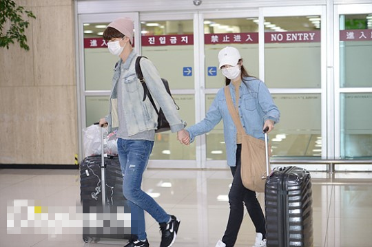 安宰賢具惠善結束新婚旅行返韓 牽手現身機場超甜蜜【組圖】