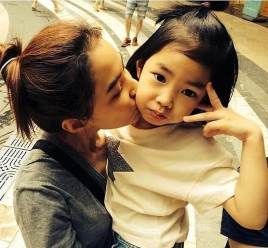 岳云鵬女兒正面照 李小璐李英愛金喜善宋一國等明星家的萌娃盤點【組圖】
