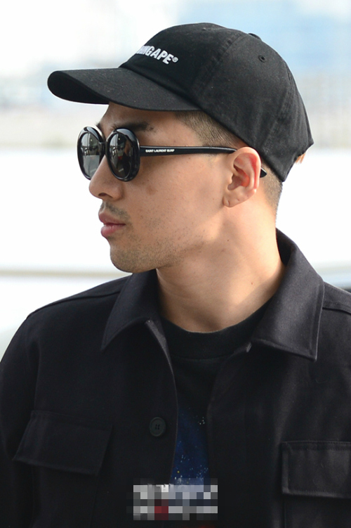 Bigbang太陽大成現身機場 黑衣顯低調【組圖】