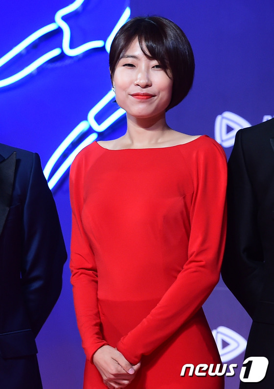 “tvN十周年頒獎典禮”紅毯照匯總 《請回答》《又是吳海英》主演再聚首【組圖】