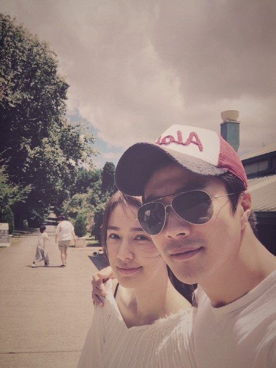 梅婷全家福曝光 宋仲基權志龍權相宇金喜善等韓星曬家庭照秀幸?！窘M圖】