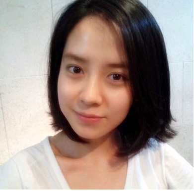 楊冪進軍營純素顏引熱議 允兒IU樸信惠宋慧喬等韓女星素顏也美翻【組圖】