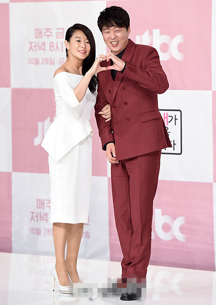 《老婆這周要出墻》舉行發布會 宋智孝優雅現身笑容甜美 【組圖】 