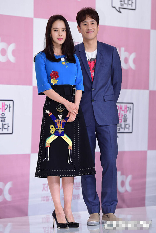 《老婆這周要出墻》舉行發布會 宋智孝優雅現身笑容甜美 【組圖】 