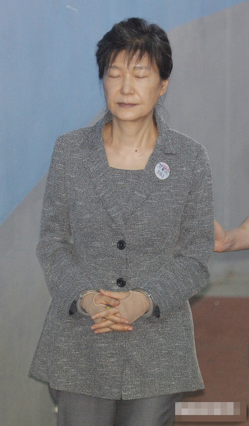 21Ȼݳϯ56ͥ@