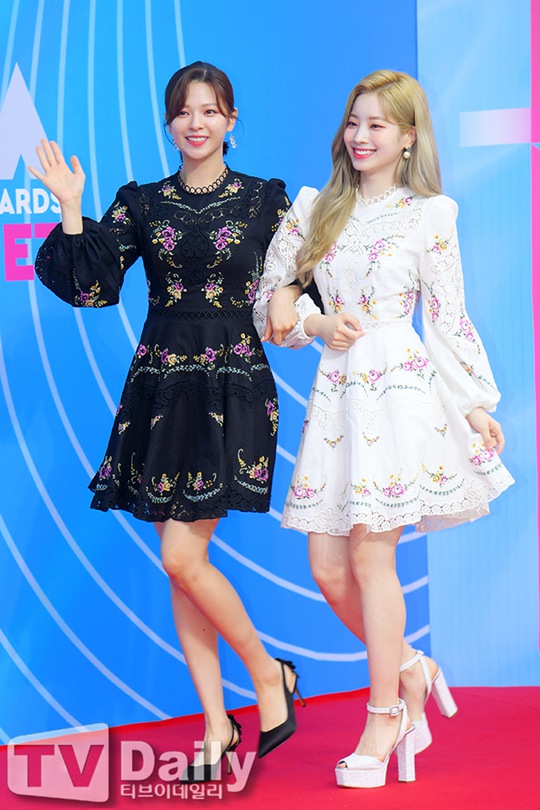 TWICE ᶨt