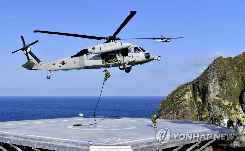 825nڪuչ_|ձIoD˺ϙCֱC(UH-60)ڪunطNʿ