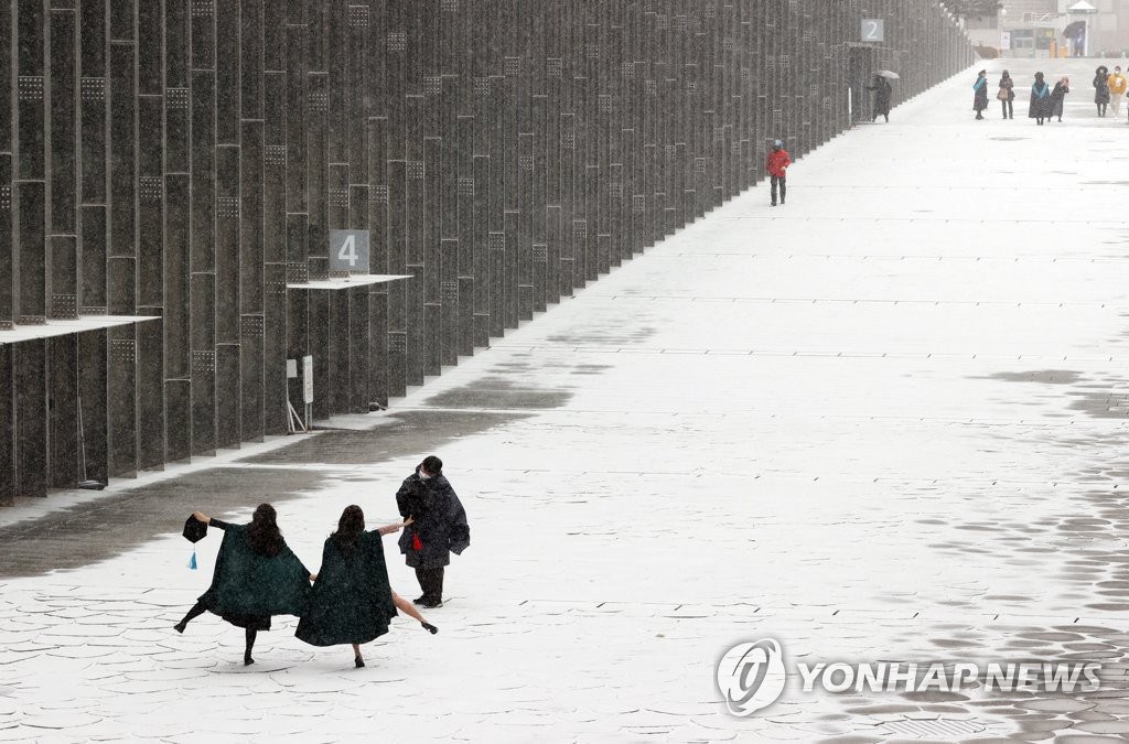 216נT^滨ŮӴWУ@IѩĔzI