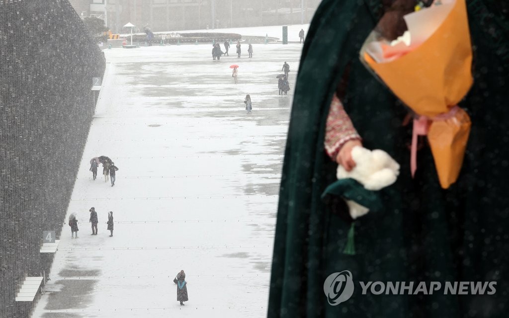 216נT^滨ŮӴWУ@IѩĔzI