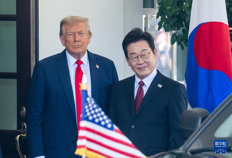 8月25日，美國總統特朗普（左）在華盛頓白宮歡迎韓國總統李在明。
